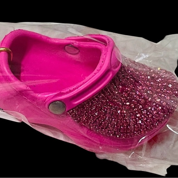 Crock keychain sandel hot pink NWT - Picture 3 of 5